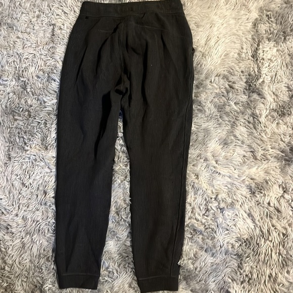 Lululemon At Ease womens joggers size 4 - Picture 2 of 3